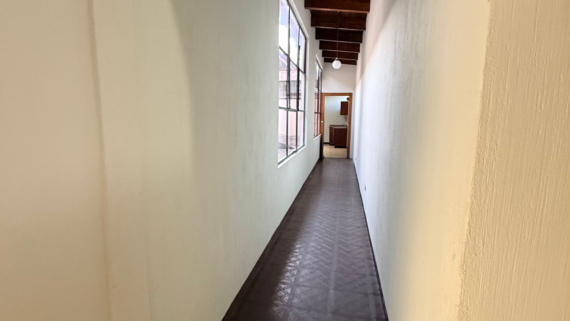 Casa ideal para oficinas en vh1 , zona 15. - Miniatura 10
