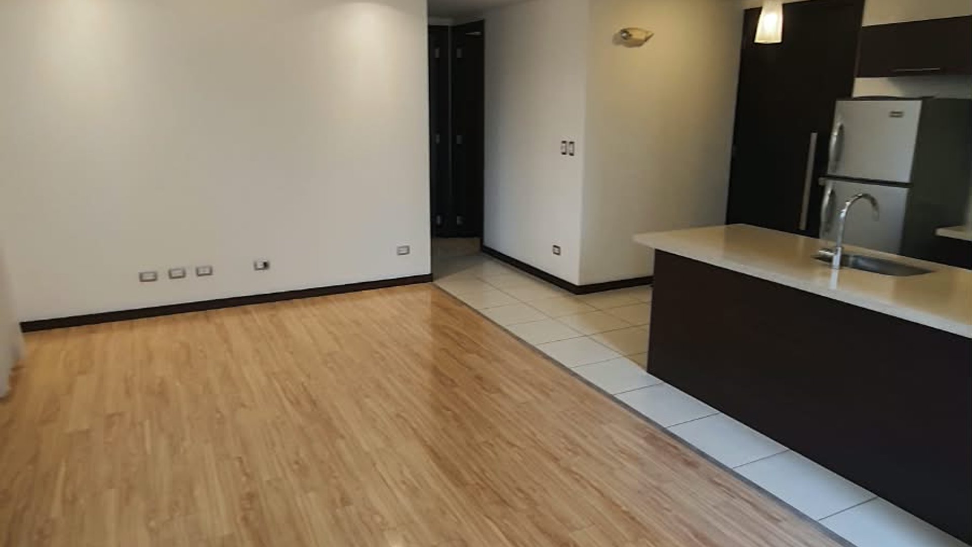 APARTAMENTO EN ALQUILER ZONA 14  CERCANO AVENIDA LAS AMERICAS - Image 1