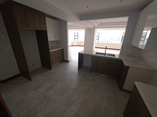 Apartamento en venta con 4 habitaciones y bodega en zona 10 Ref-5306 - 2