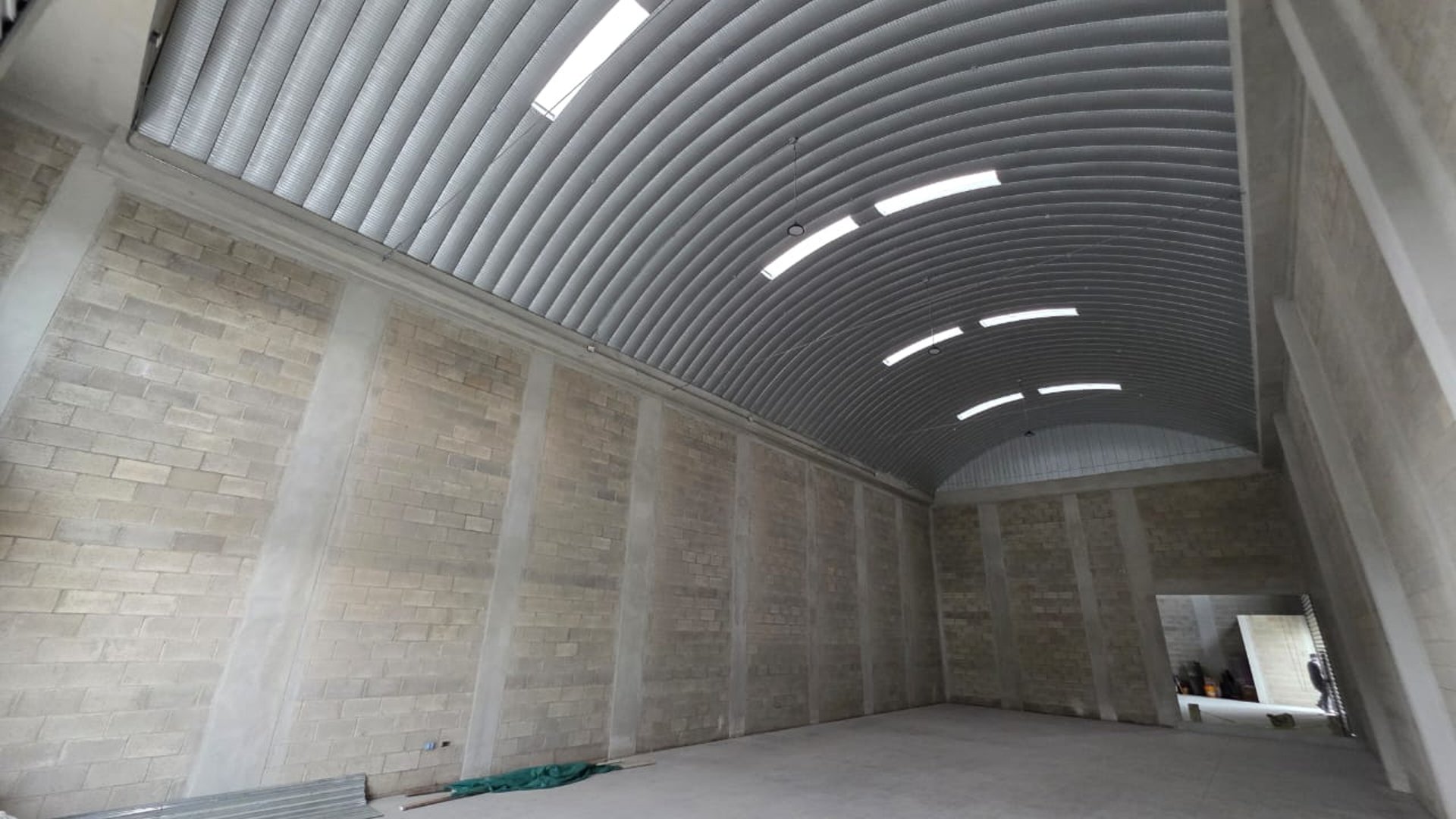 Renta de bodega de 500 metros ideal para Showroom en Kilometro 16.5 CAES Ref-5341