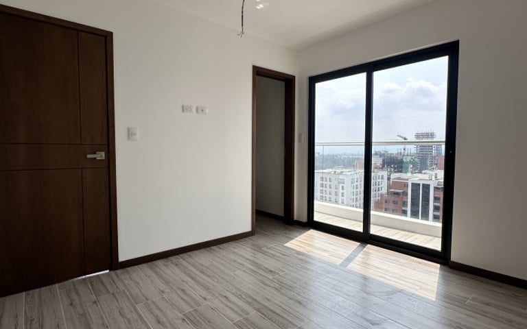 Apartamento Nuevo En Nivel Alto en Venta en Zona 10 - Miniatura 8