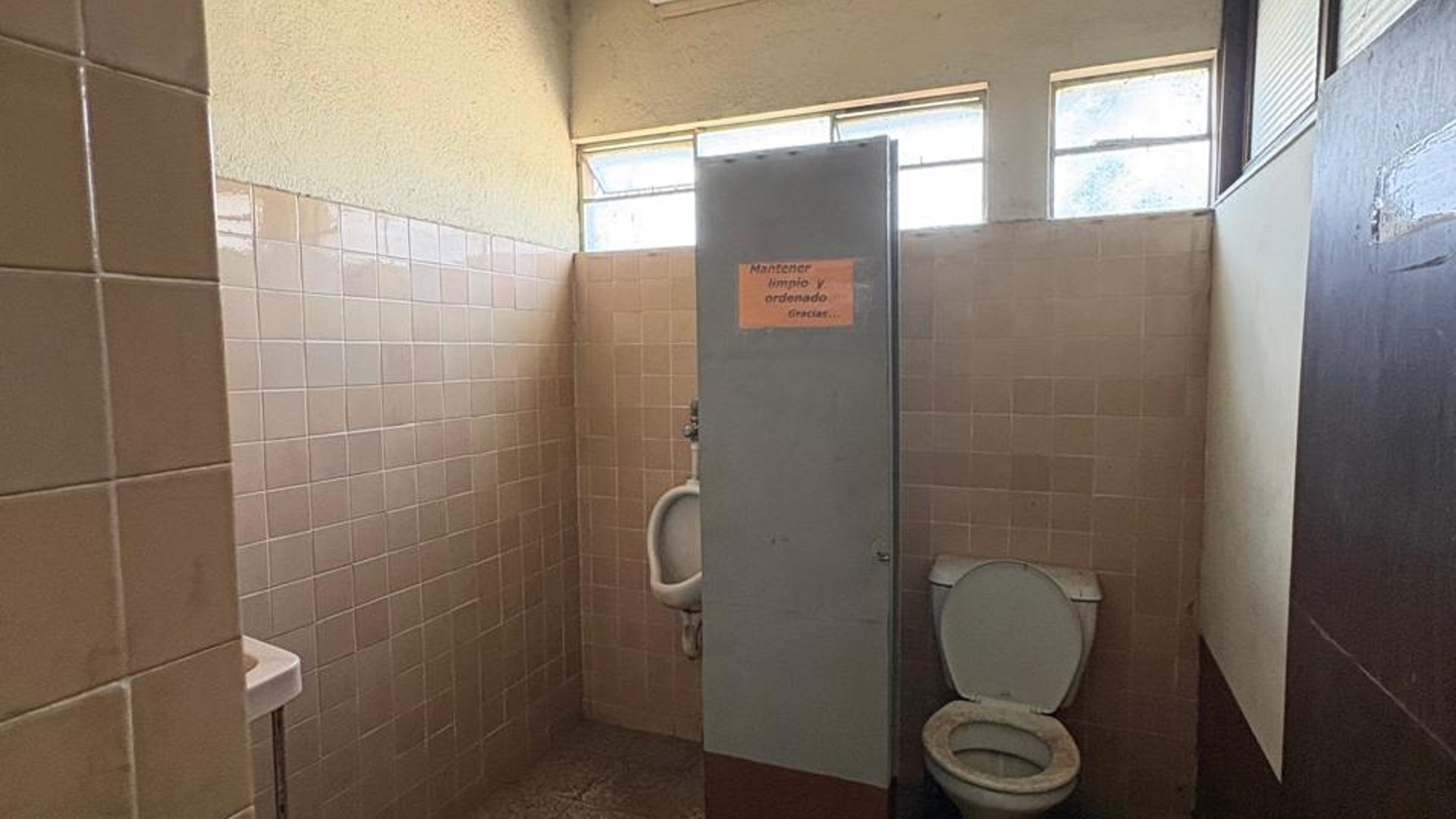 Bodega en venta-renta en Zona 6 Mixco - Miniatura 24