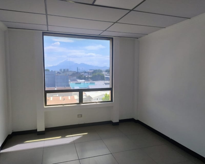 Oficina en Edificio Corporativo en Renta en Zona 13