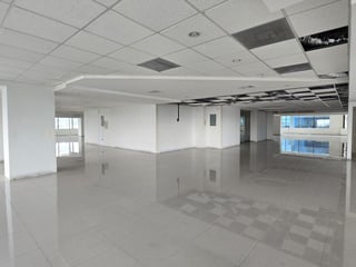 En renta oficina en la zona 14 Edificio Europlaza - 4