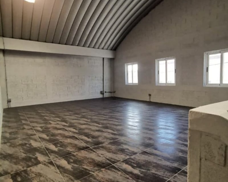 Venta de Ofibodega en Calzada Roosevelt.