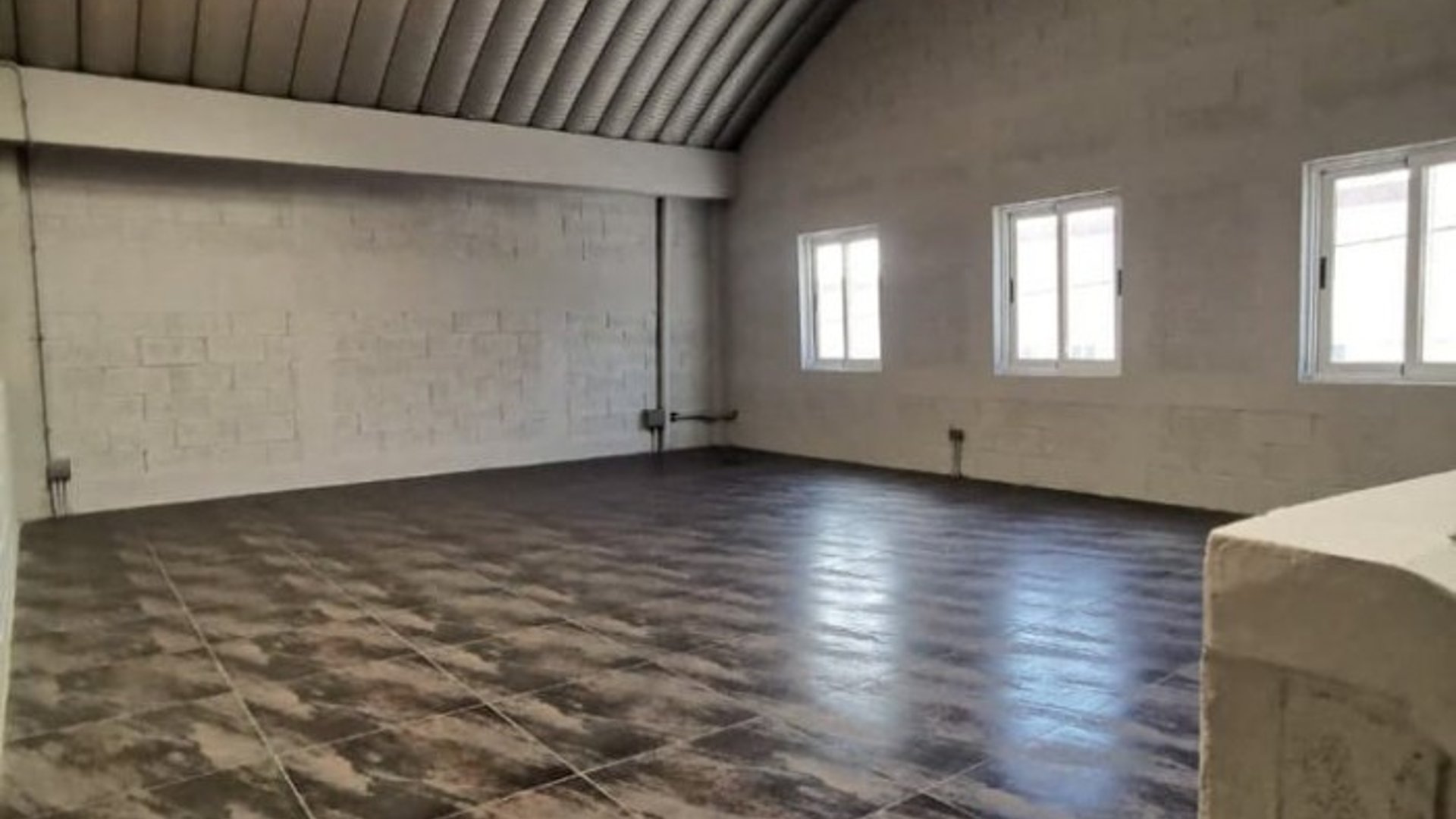 Venta de Ofibodega en Calzada Roosevelt.