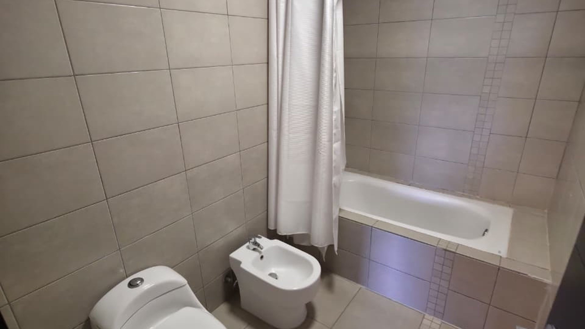 Apartamento con habitacion de servicio 3 habitaciones zona 14 Ref-5941 - Miniatura 15