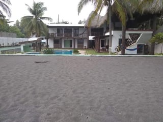 Casa y Terreno en Venta frente a la playa en Monterrico - 3