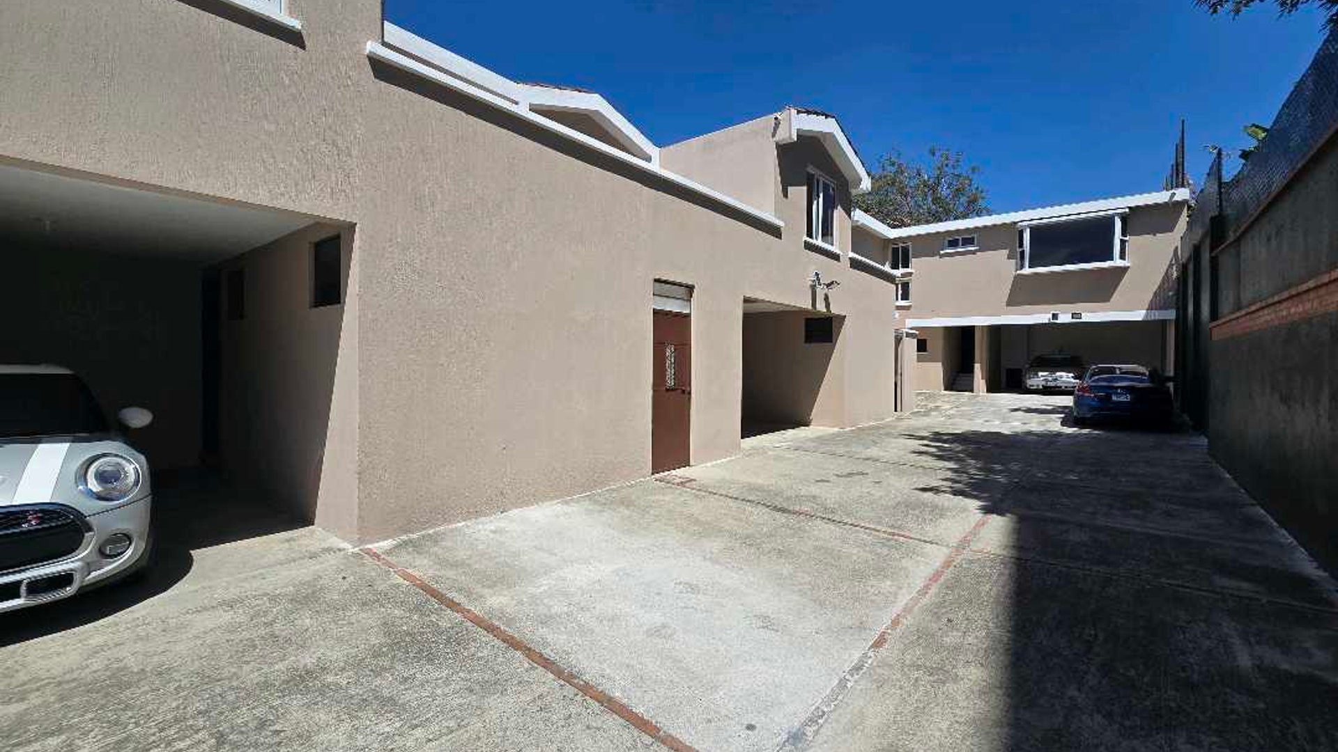 CASA EN ALQUILER ZONA 13, AVENIDA HINCAPIÉ - Image 1