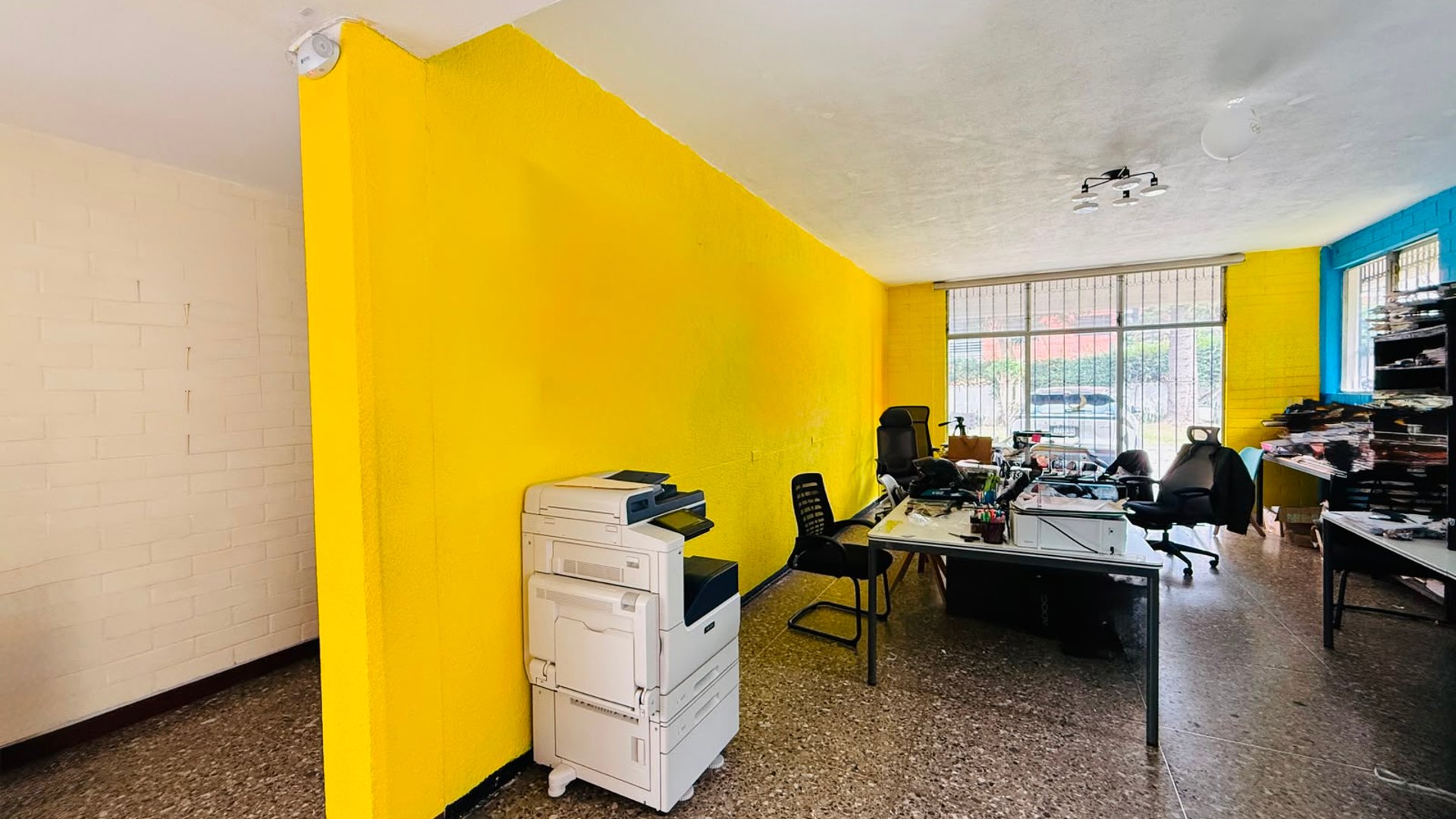 ALQUILER DE AMPLIA CASA IDEAL PARA COMERCIO U OFICINAS - ZONA 10 - Miniatura 7