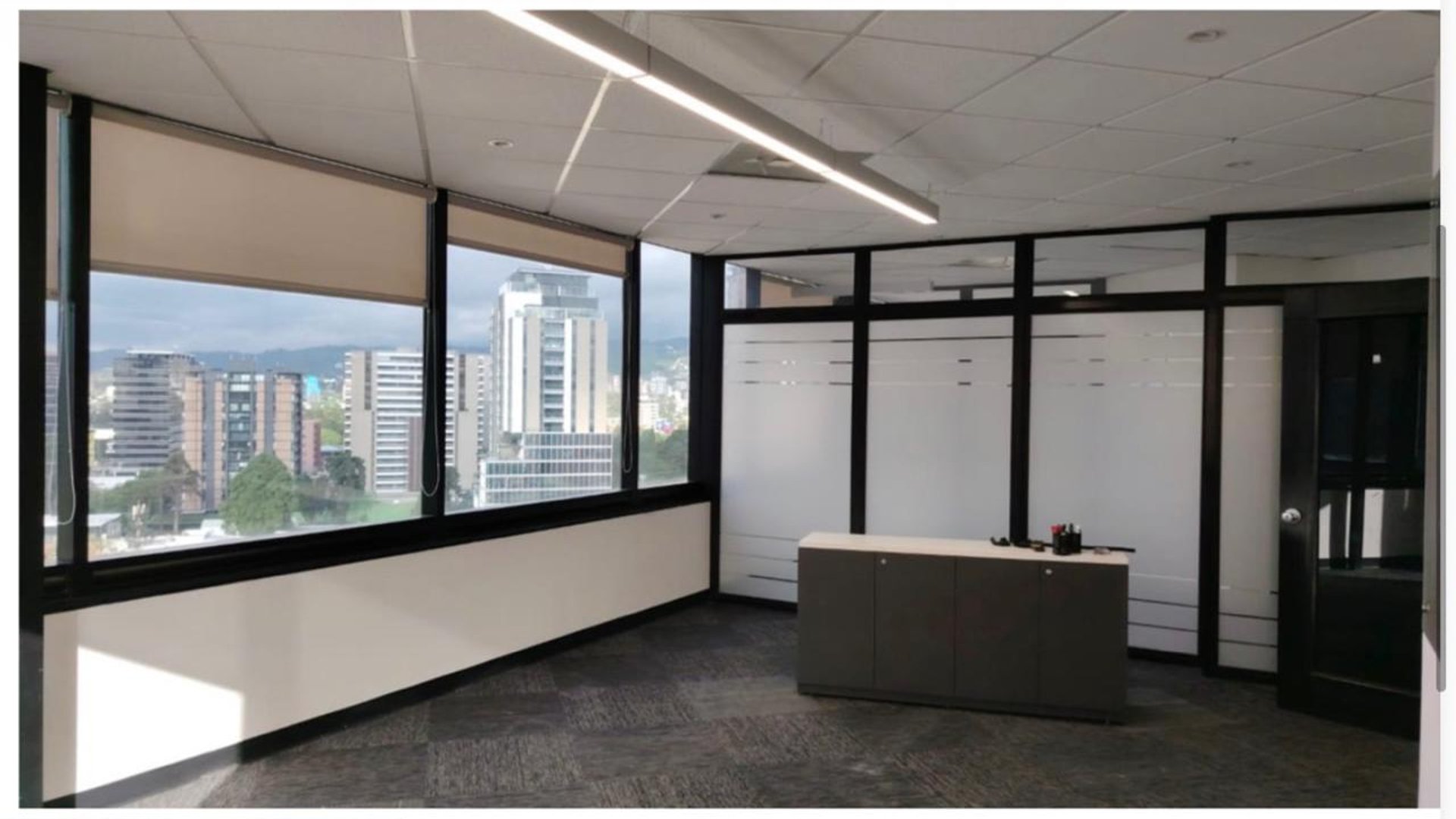 OFICINA EN RENTA ZONA 10 ZONA VIVA 267 Mts2  $3,740.00