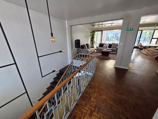 Venta de casa 2 niveles ideal para oficinas en zona 10 Ref-5647 - 5