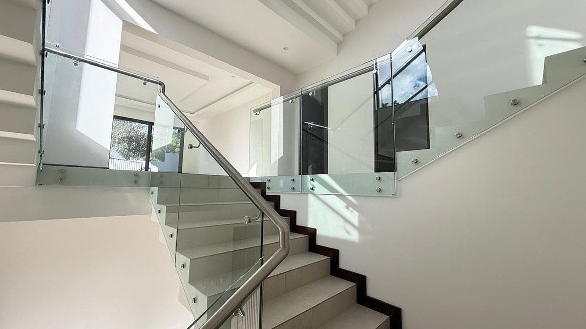 CASA EN VENTA Y ALQUILER NUEVA EN RESIDENCIAL LA CRUZ SANTA CATARINA PINULA