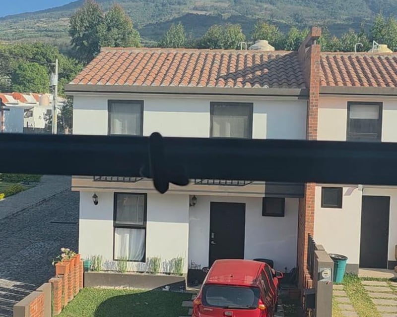CASA  EN VENTA Y RENTA EN SENDEROS DE COMENDADOR