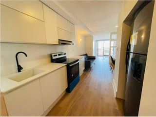 Alquiler de apartamento para estrenar semi-amueblado en zona 05 - Image 1