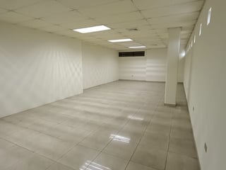 Oficina en renta en zona 9 edificio Heralso - 4