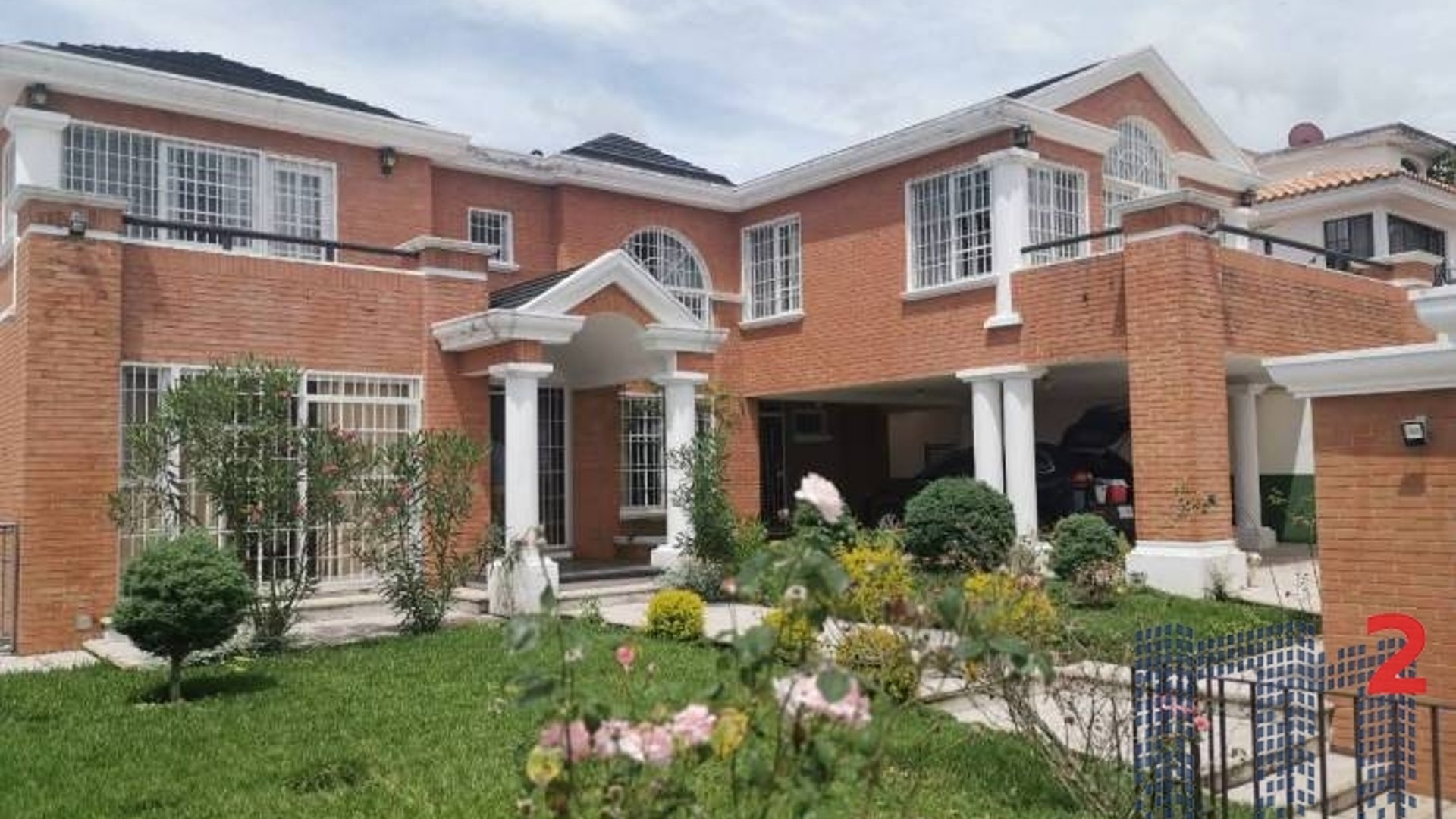Casa en condominio en Venta, Zona 16 (V10085/R10398) - Image 1