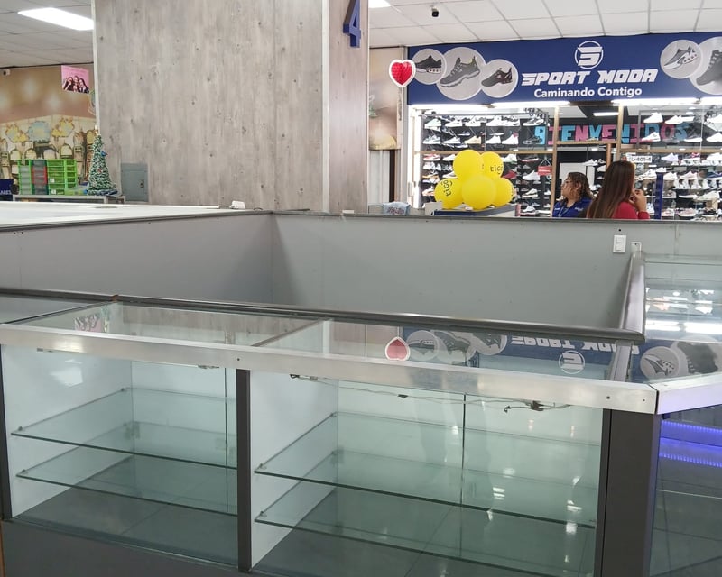 KIOSCO EN RENTA - CENTRO COMERCIAL CAPITOL ZONA 1