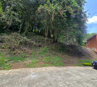 Terreno Grande en Venta en Condominio Exclusivo Colinas de Castel‼️