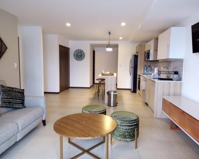MIRA / Apartamento Amueblado en Renta en zona 10