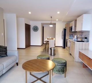 MIRA / Apartamento Amueblado en Renta en zona 10