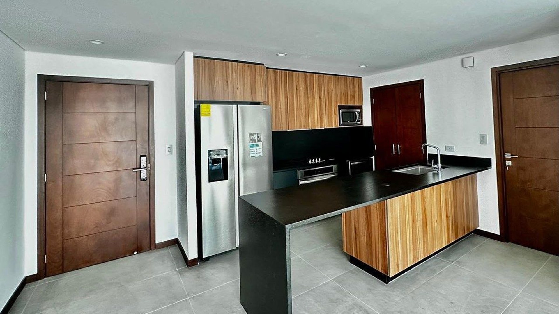 Apartamento en Venta – Reserva 5ta, Zona 14 - Image 1