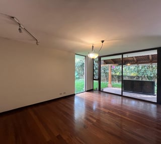 Amplia Casa con Jardín en Oakland, Zona 10 ref-6165