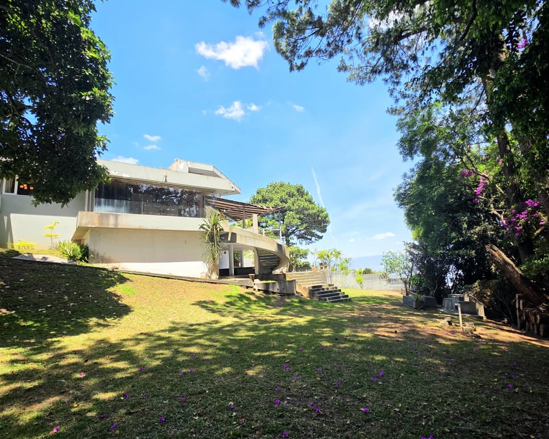 Espectacular Casa en Venta cercana Zona 15 Guatemala