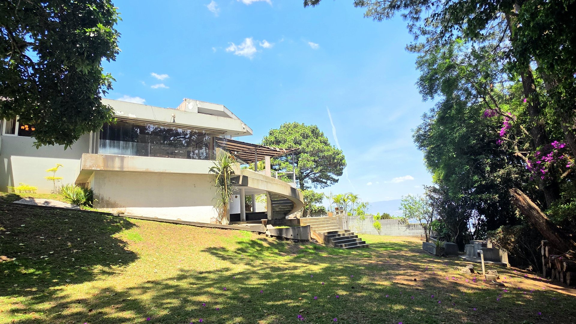 Espectacular Casa en Venta cercana Zona 15 Guatemala