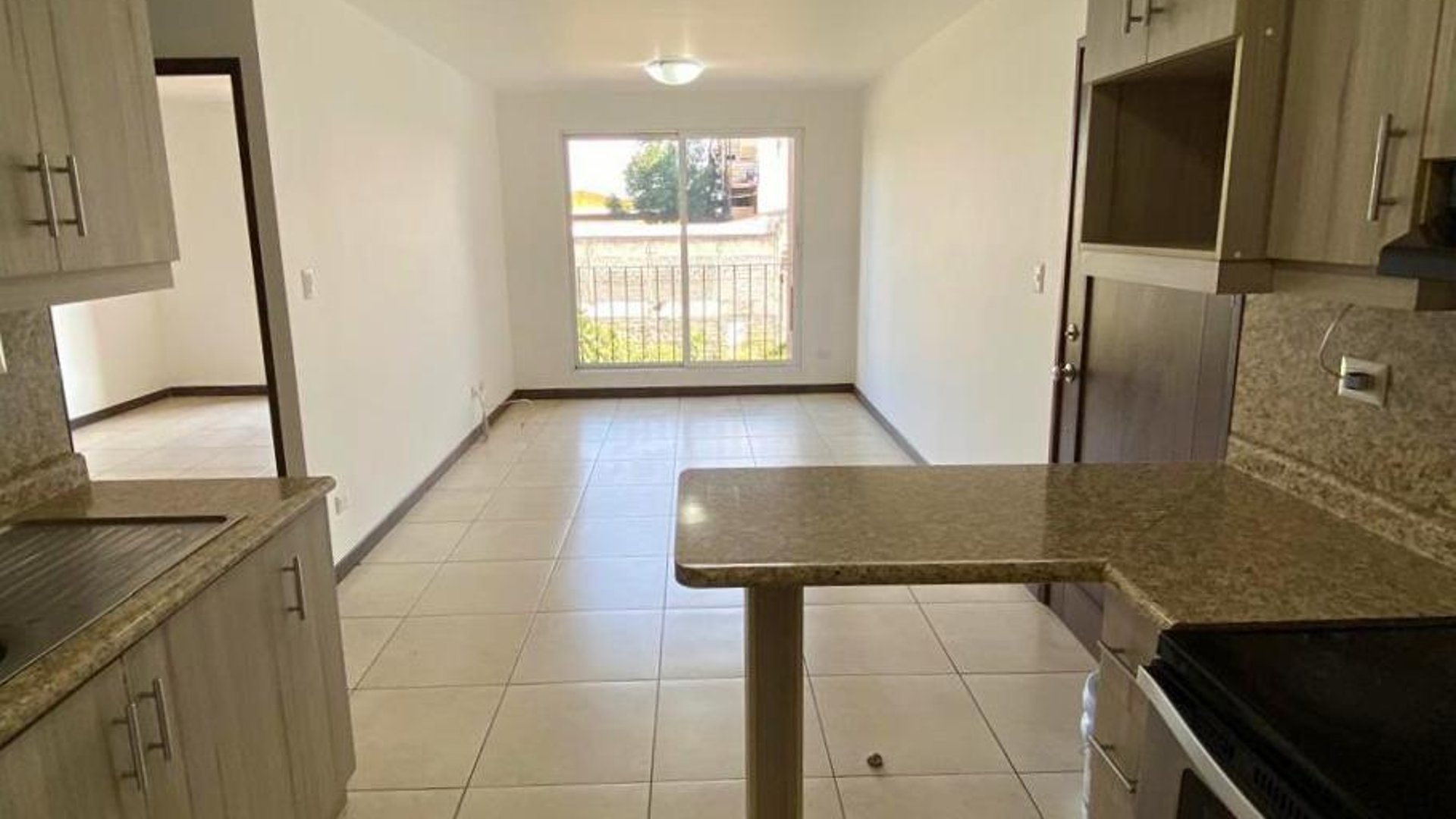 ???? APARTAMENTO EN RENTA – 3 HAB + BALCÓN | EDIFICIO PÓRTICO | ZONA 7 - Miniatura 4
