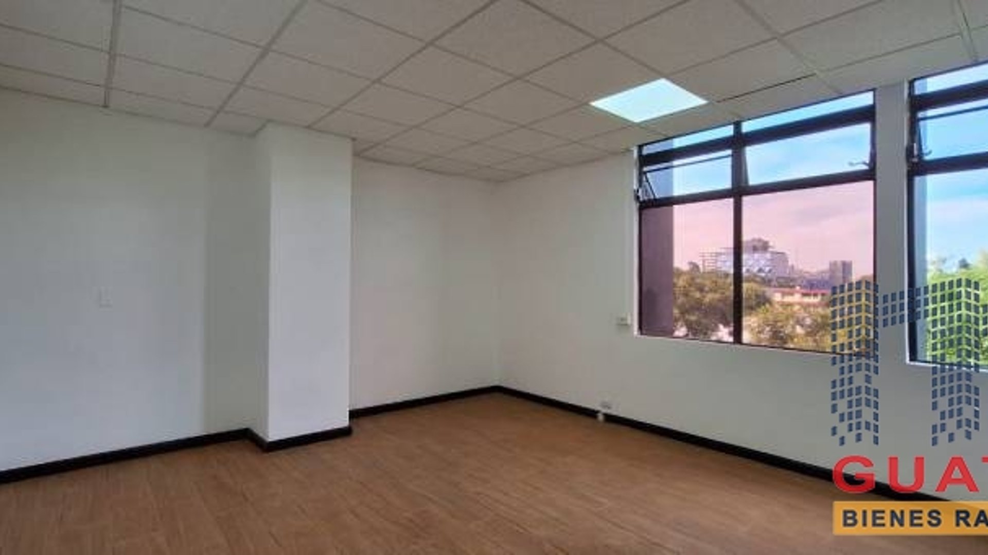 Oficina en Renta, Zona 10 (R9666) - Miniatura 2