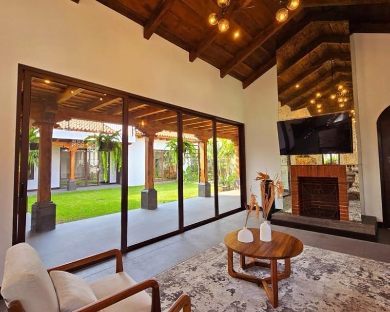 CASA EN VENTA EN ANTIGUA GUATEMALA