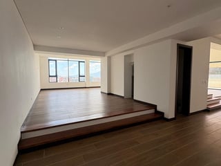 Penthouse en Venta Edificio Milenia, zona 10  - 2