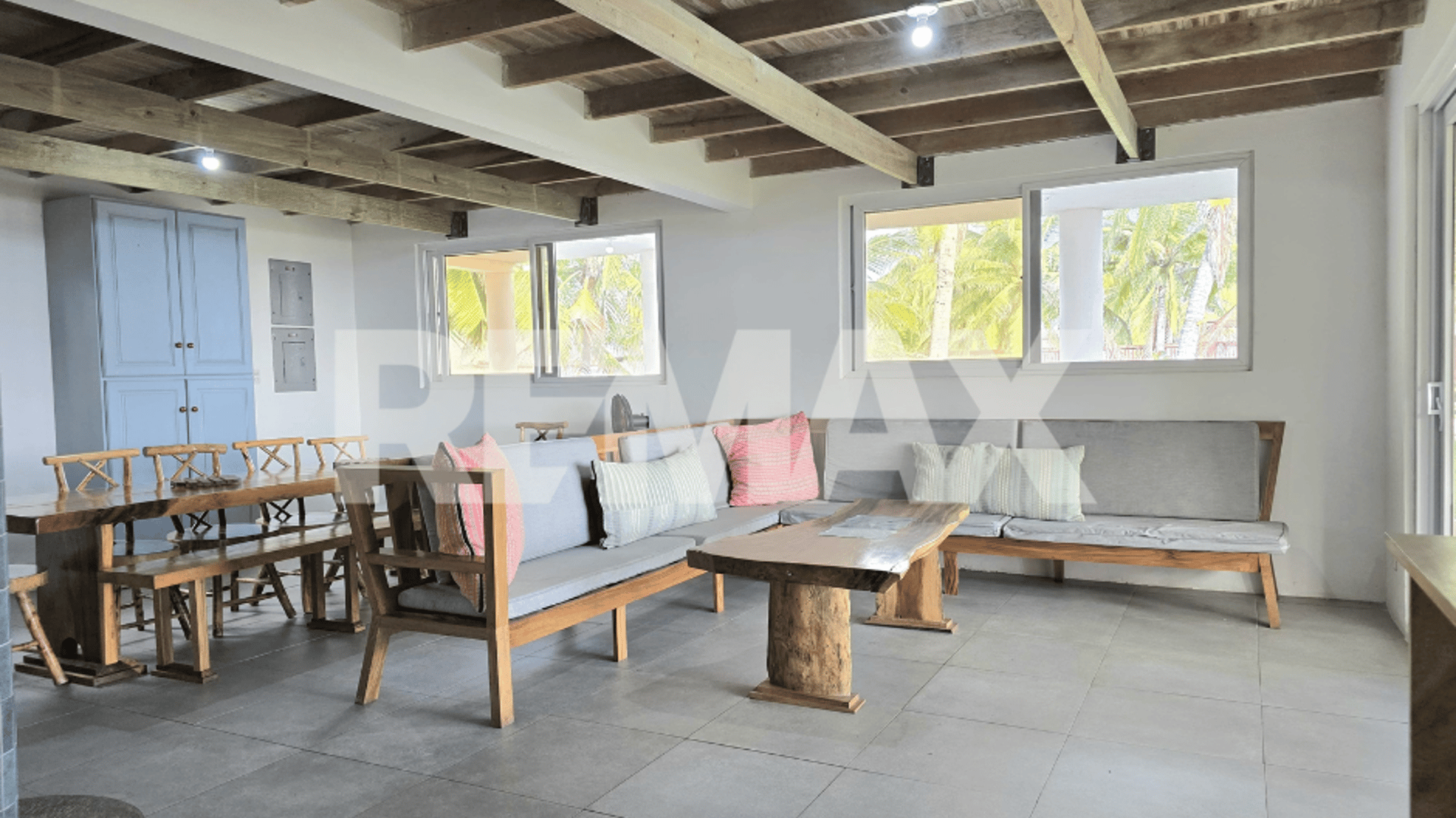 Beachfront House for Sale with 3 Bedrooms and Pool in Chiquimulilla, Santa Rosa