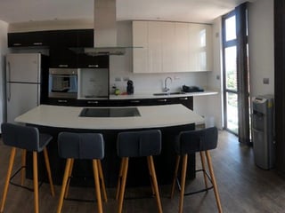 APARTAMENTO  AMUEBLADO EN VENTA URBANA ZONA 10 - 2