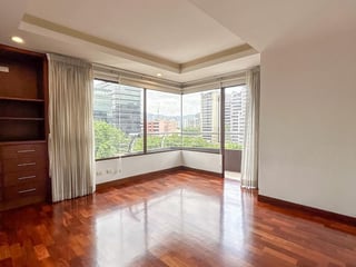 Apartamento amplio de 3 dormitorios en zona 10 - 4