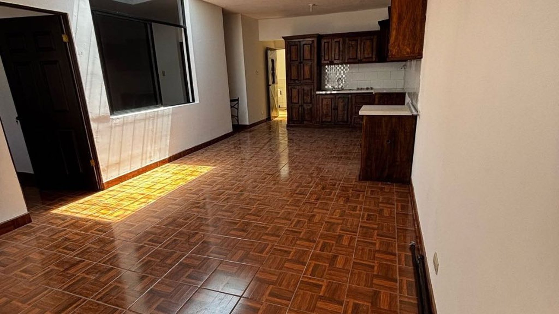 CASA EN RENTA EN ZONA 16 HACIENDA REAL  - Miniatura 2