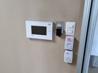 Alquilo / vendo amplia oficina Edificio Desing Center zona 10 - Image 6