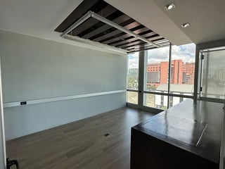 Oficina en VENTA – Zona 10 - 2