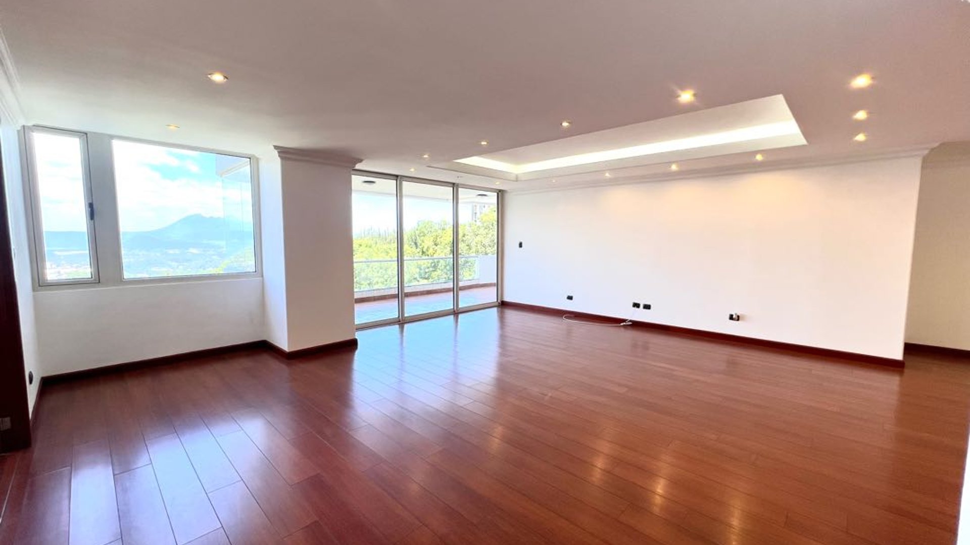 ALQUILER DE AMPLIO APARTAMENTO - MARQUÉS DEL VALLE, ZONA 14 - Miniatura 3