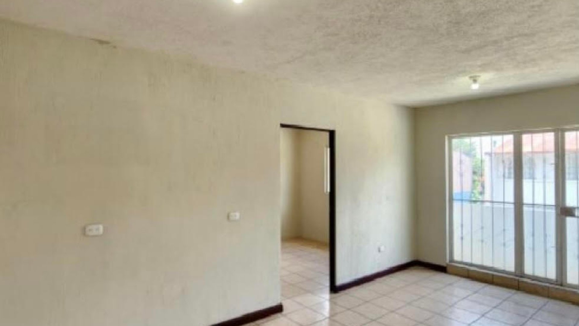 Casa Multifamiliar con 3 Rentas Independientes en zona 3 de Mixco. - Miniatura 13