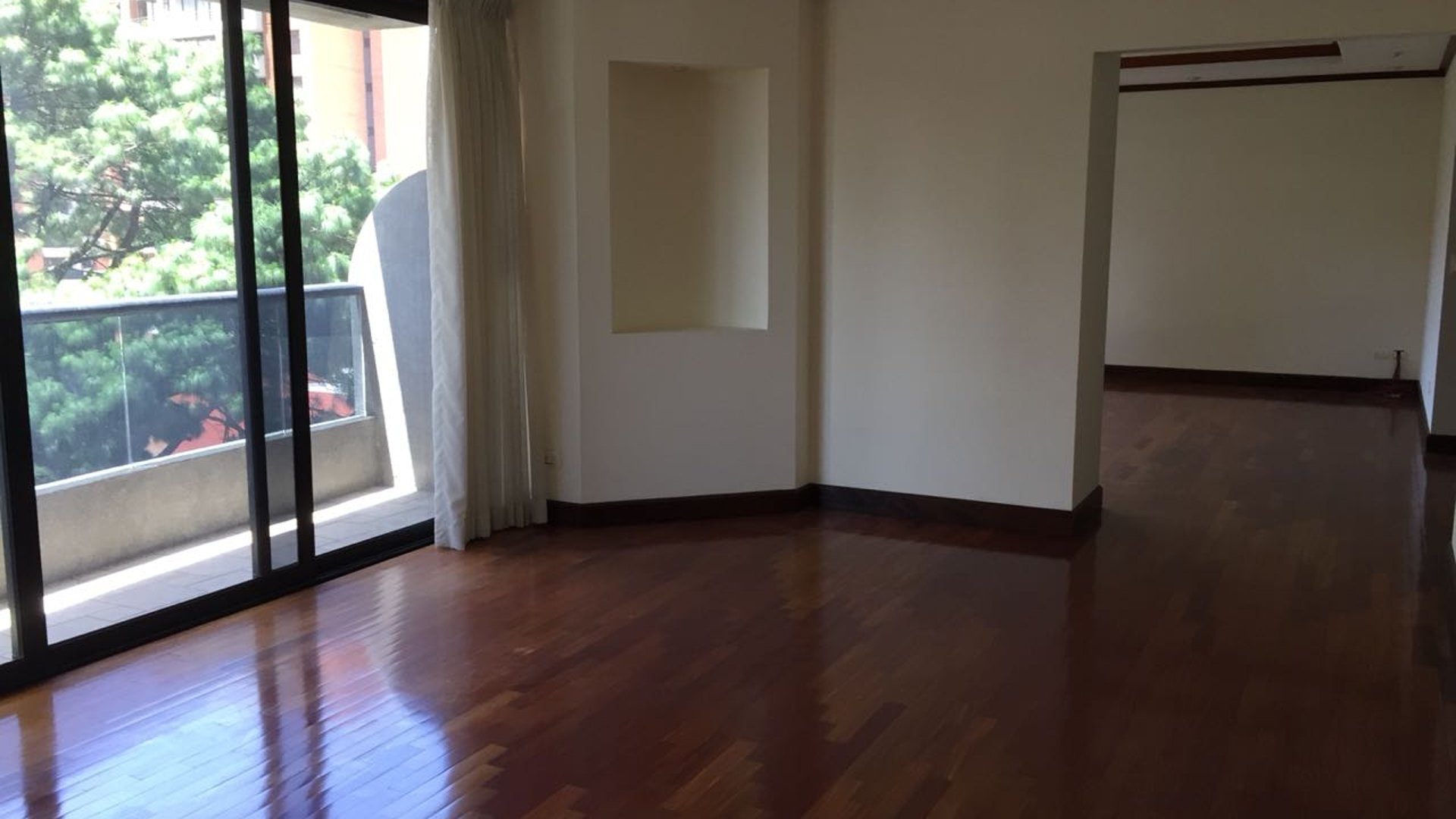 Apartamento 4 habitaciones en renta San Ángel zona 14 - Miniatura 2