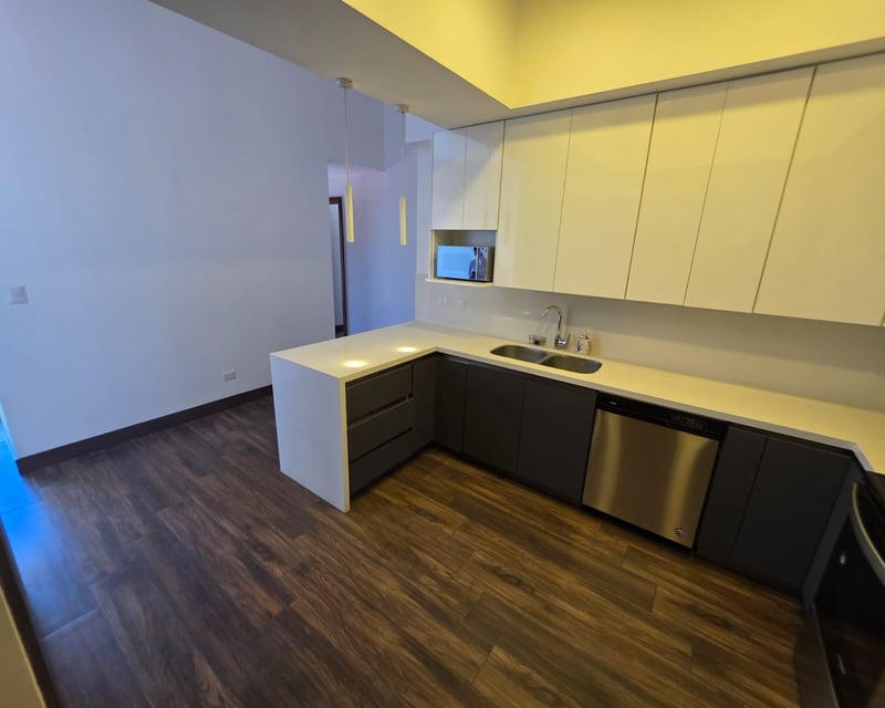Apartamento en venta con habitacion de servicio en zona 14 Ref-5765