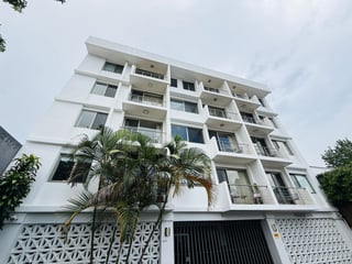 Alquiler de Céntricos Aptos. de 1 Dorm. - Las Conchas, Zona 14 - Image 1