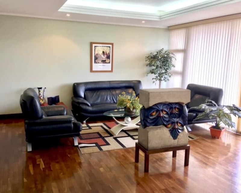Vendo Apartamento Edificio Villa Mayor zona 14