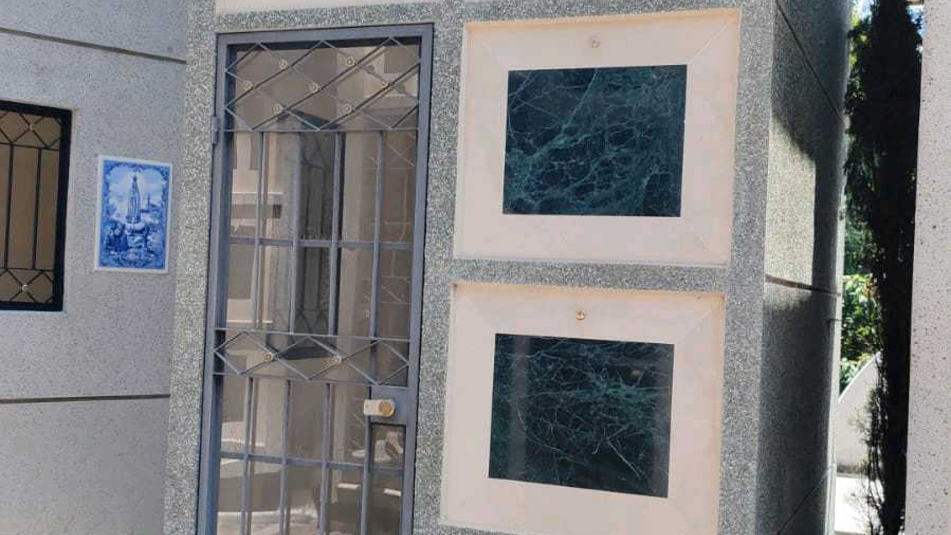 Vendo Mausoleo de 5 Nichos en Camposanto Privado Villa de Guadalupe