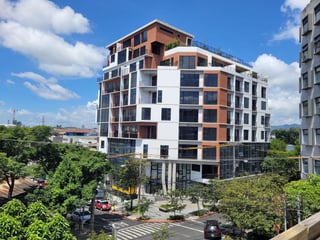 1 Bedroom Apartment for Rent in Zone 4 Guatemala City | Unfurnished, Parking, Walk-in Closet - Image 2