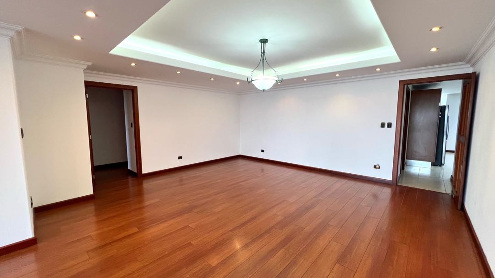 ALQUILER DE AMPLIO APARTAMENTO - MARQUÉS DEL VALLE, ZONA 14 - Miniatura 4