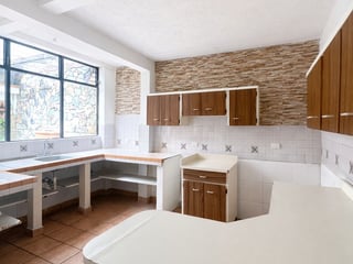 RENTO CASA DE UN NIVEL EN COLONIA CANDELARIA, ANTIGUA - Image 1