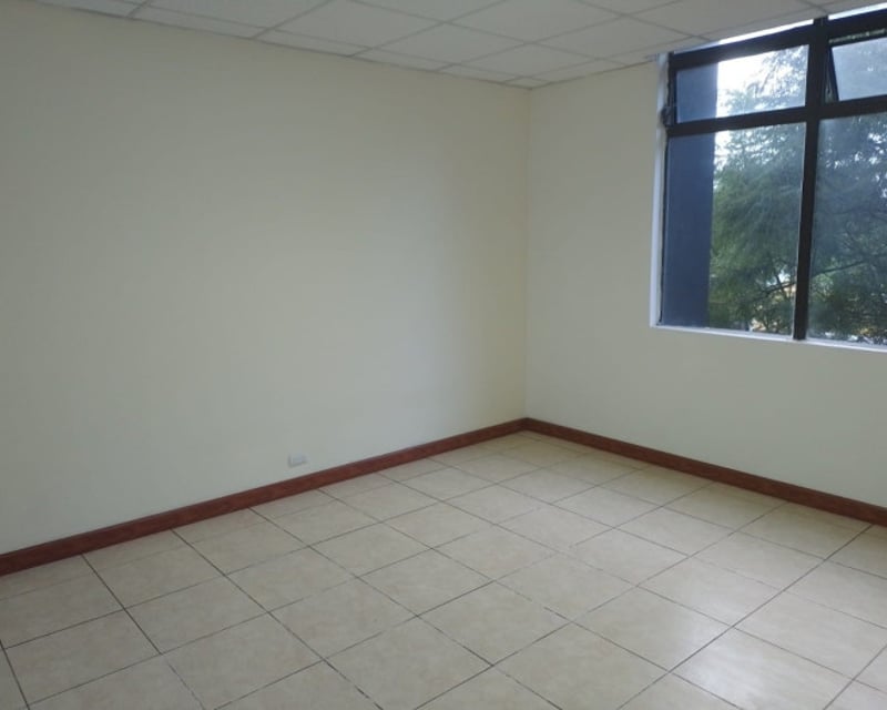 Renta de oficina en edificio Valsari Zona 10